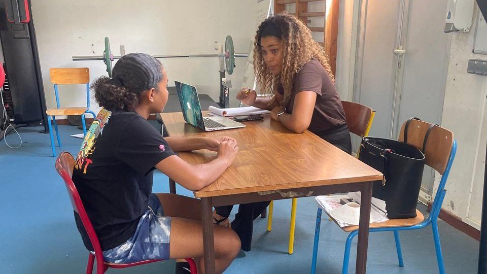 Entretien individuel entre Marielle Amand et une jeune sportive